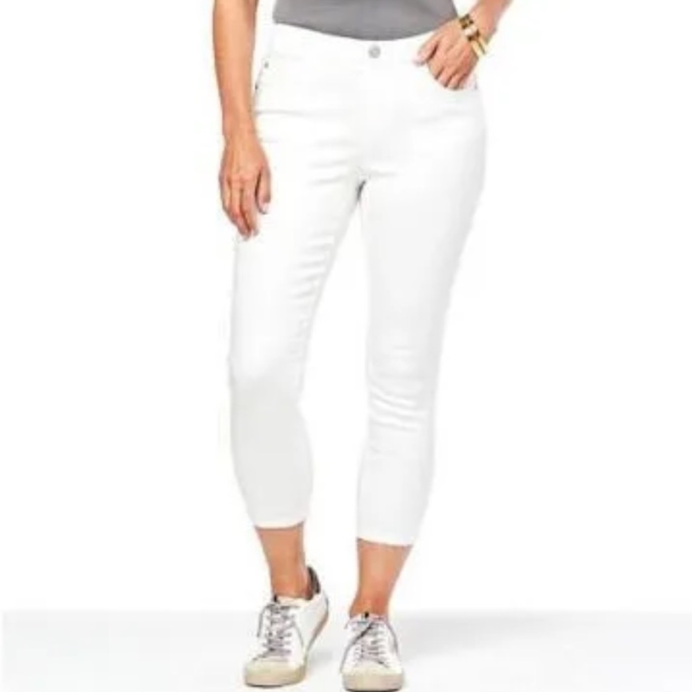 NWT! Skinnygirl mid rise skinny crop. “Chalk”